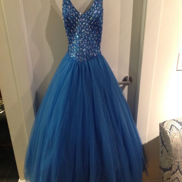 GORGEOUS GOWN M FIT- ⭐️ 1 OF A KIND - Picture 6 of 9